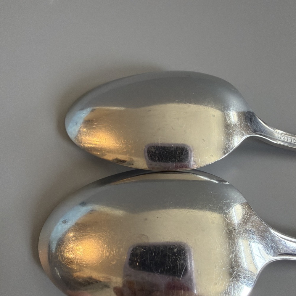 Set of 2 Oneida Deluxe "Tudor" Stainless Tablespoon/Dinner Spoon Discontinued - Picture 8 of 8